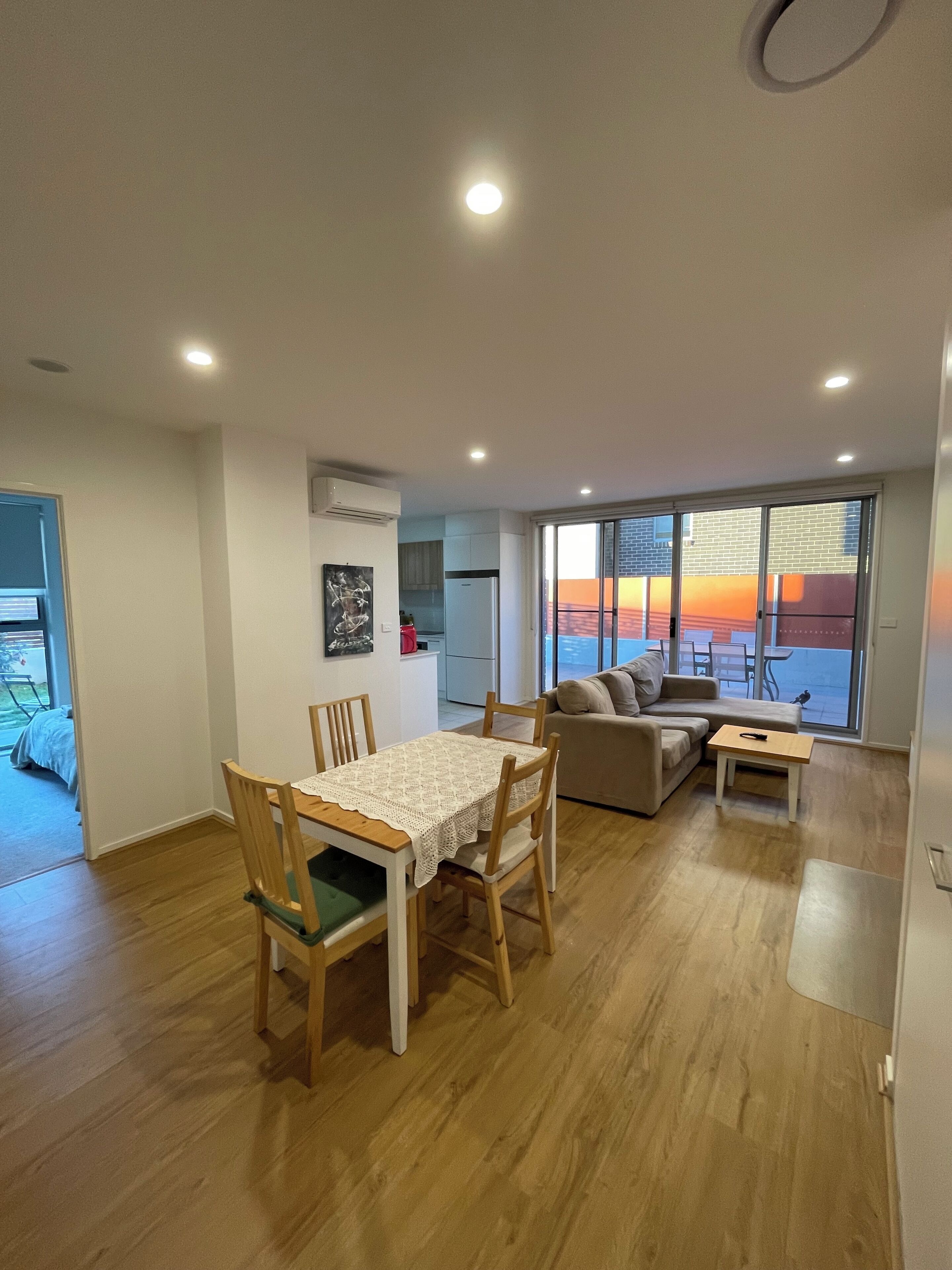 Smart TV, videogames, Netflix, DVD player