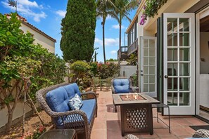 Terrace/patio - Enjoy the Beauty of Downtown Santa Barbara Walk Everywhere! (Santa Barbara)