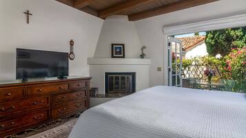 2 bedrooms, iron/ironing board, WiFi (free), bed sheets