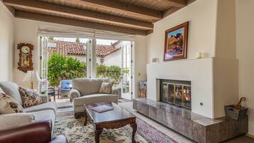 Smart TV, fireplace, DVD player, books