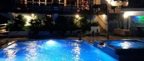 Outdoor pool, a heated pool