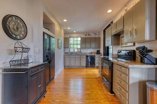 Carmen- Historic Building with Modern Amenities!