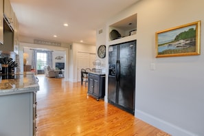 Interior - Carmen- Historic Building with Modern Amenities! (Cedar Key)