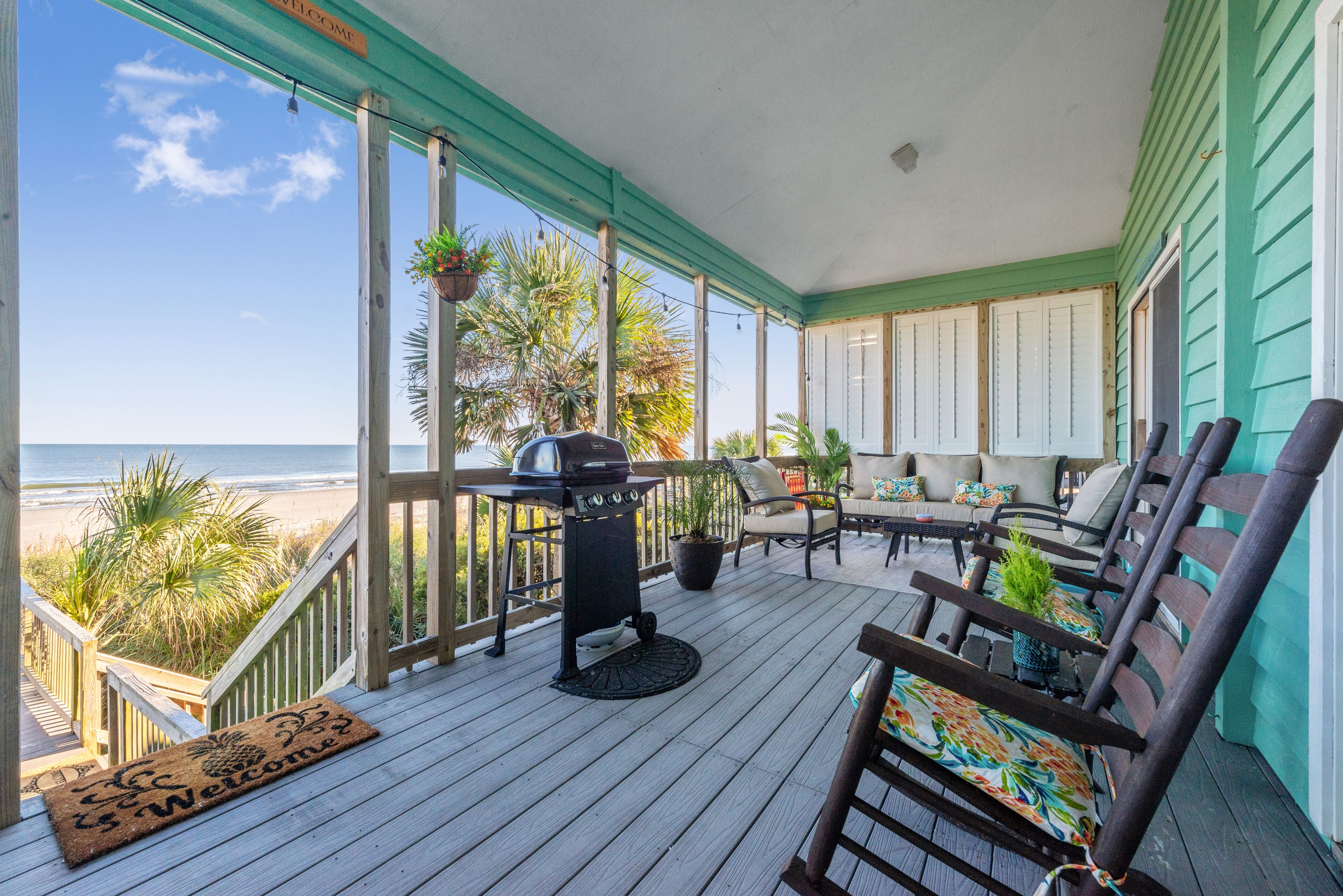 Hugo's Revenge - 4 Bedroom Beachfront!