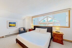 3 bedrooms, iron/ironing board, Internet, bed sheets