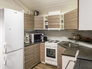 Fridge, microwave, dishwasher, cookware/dishes/utensils