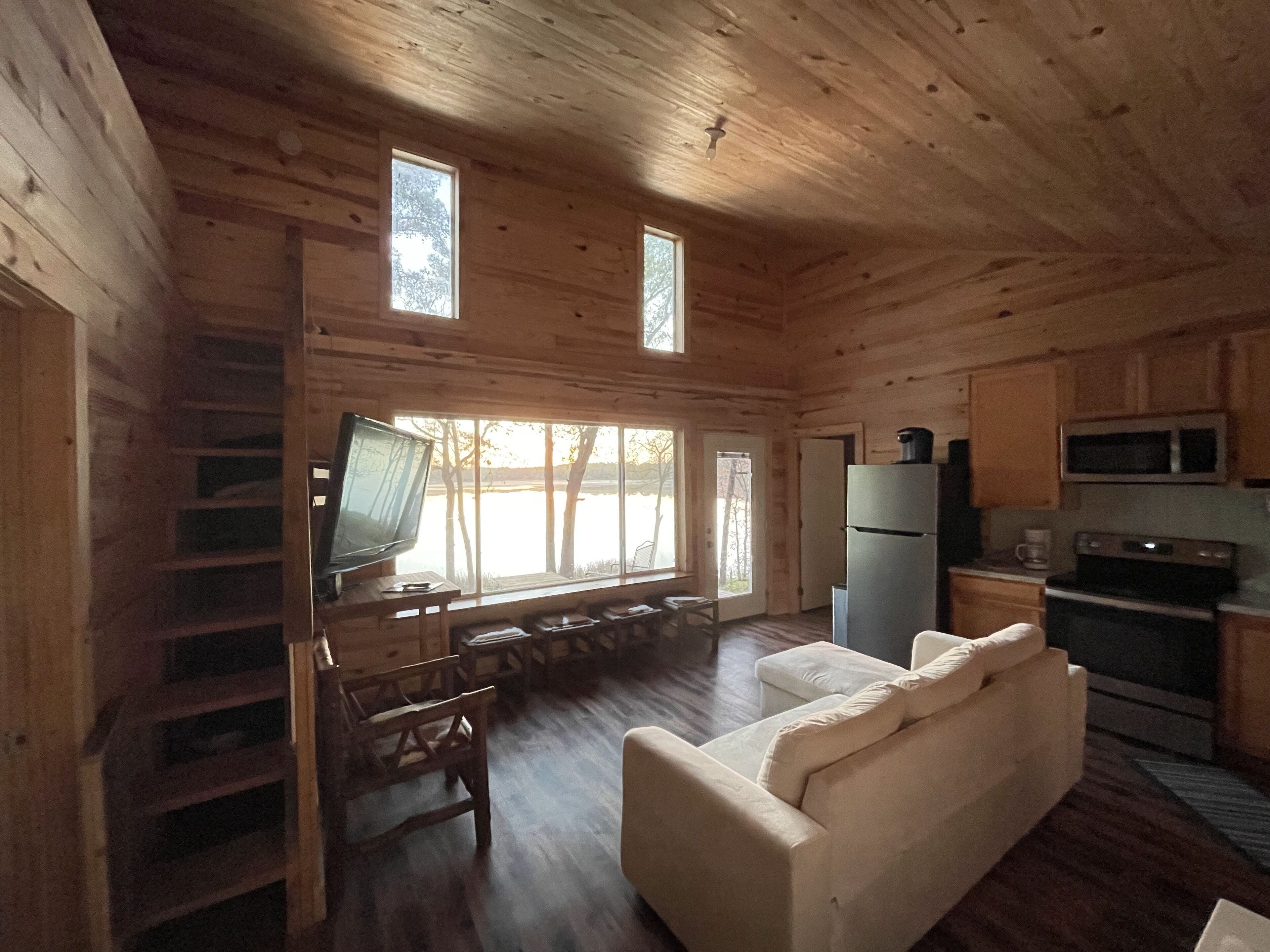 Lakefront Secluded Cabin Getaway on the lake Site 1