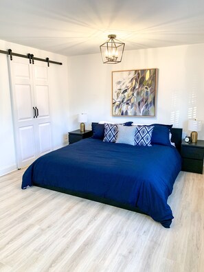 1 bedroom, desk, WiFi, bed sheets