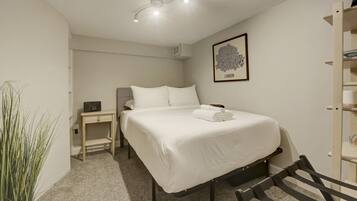 1 habitación, tabla de planchar con plancha, wifi y ropa de cama