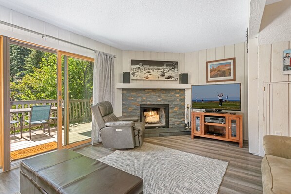 Fernseher, Kamin, Videospiele, Netflix