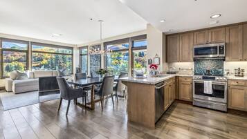 Refrigerador, microondas, horno y parrilla de estufa