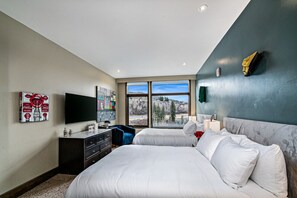 2 bedrooms, desk, iron/ironing board, travel crib