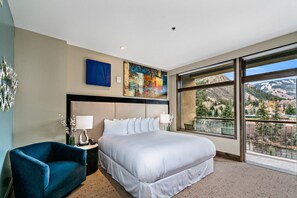 2 bedrooms, desk, iron/ironing board, travel crib - Pop Art Villa Riverfront | Riverside Residence 2B (Avon)