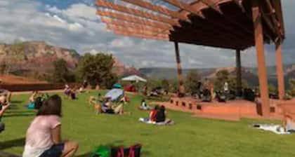 Sedona Casita with Red Rock Views • Walk to Trails • Peaceful Koi Pond & Patio