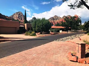 المنطقة المحيطة بالمنشأة