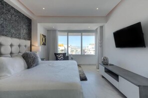 2 Schlafzimmer, Zimmersafe, Schreibtisch, Bügeleisen/Bügelbrett