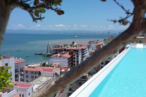 Infinity-Pool, Pool auf dem Dach