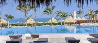 Beachfront Family Escape | 3BR Samaria Club!