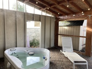 Indoor spa tub