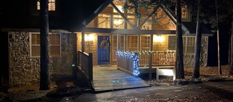 Walk-in! Lodge #1 StoneBridge- Accessible, Rustic 4 Beds / 4 Bath Master Suites