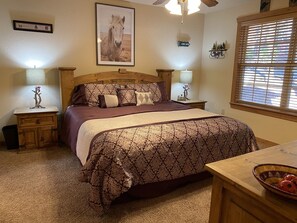 4 bedrooms, iron/ironing board, WiFi, bed sheets - Walk-in! Lodge #1 StoneBridge- Accessible, Rustic 4 Beds / 4 Bath Master Suites (Branson West)