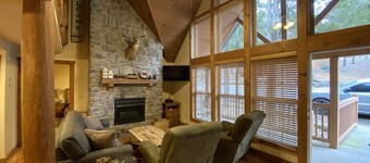 Walk-in! Lodge #1 StoneBridge- Accessible, Rustic 4 Beds / 4 Bath Master Suites