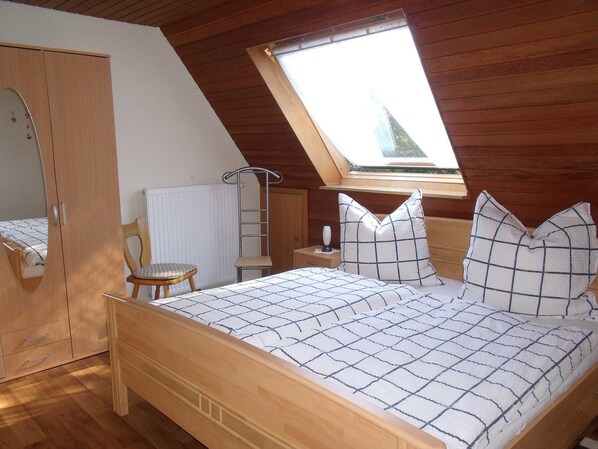 2 bedrooms, WiFi, bed sheets