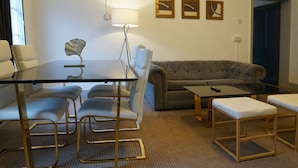 Family Room | WiFi (free), bed sheets - Royal Hotel Kettering (Kettering)