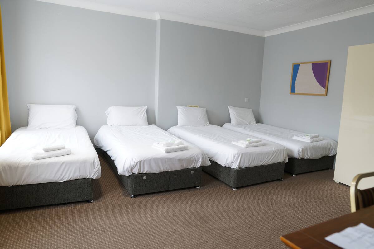 Quadruple Room | WiFi (free), bed sheets