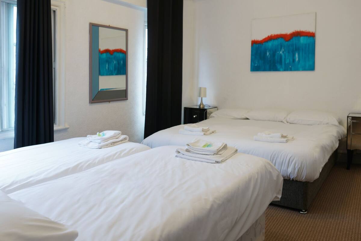 Family Room | WiFi (free), bed sheets