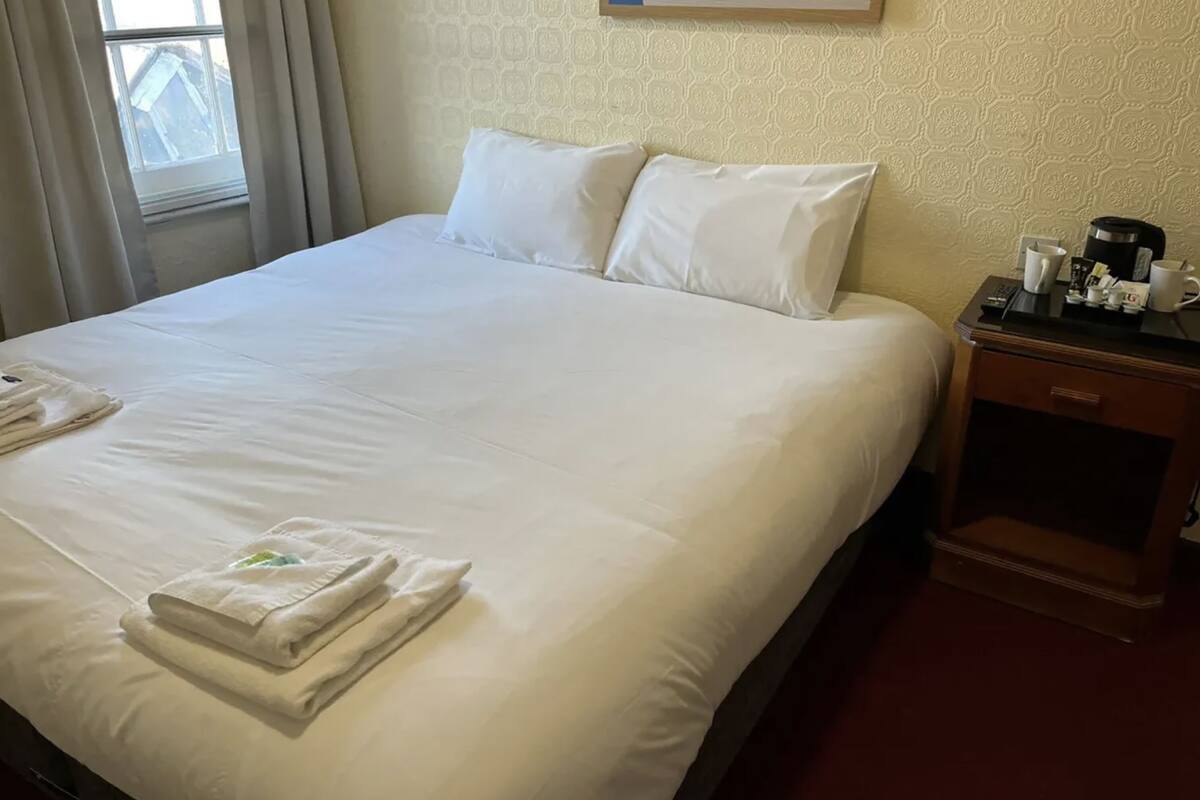 Superior Double Room | WiFi (free), bed sheets