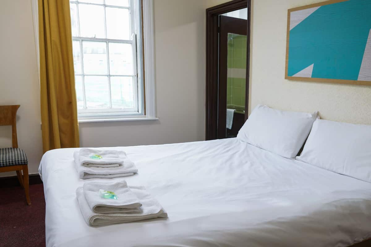 Free WiFi, bed sheets