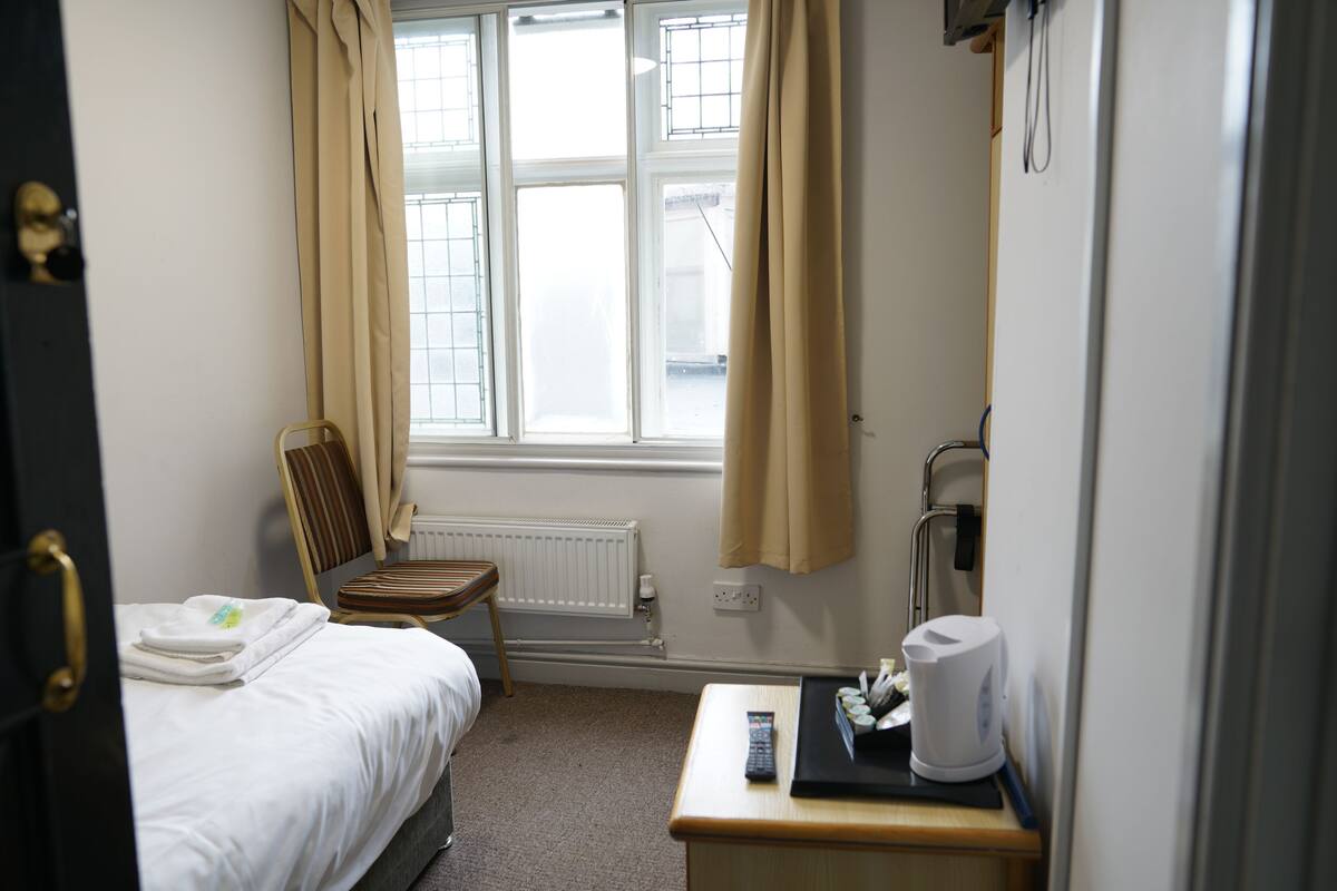 Standard Single Room | WiFi (free), bed sheets