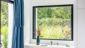 5 slaapkamers, een kluis op de kamer, een strijkplank/strijkijzer