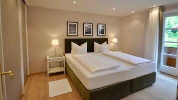 1 sovrum, skrivbord, resesäng och wi-fi