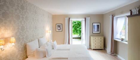 1 غرفة نوم ومكتب وسرير سفر وواي فاي