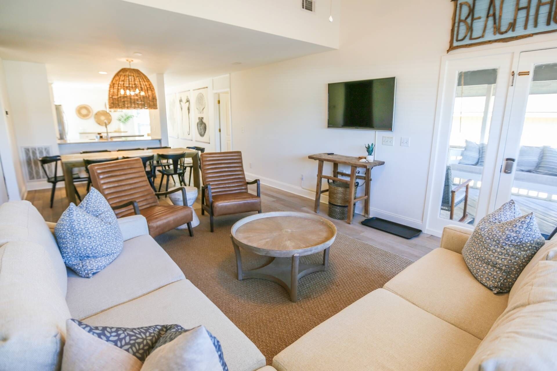 TV, Netflix, Hulu, streaming services