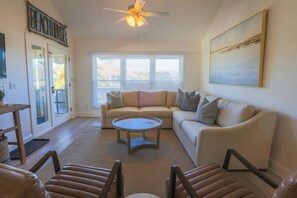 TV, Netflix, Hulu, streaming services - 2 Mins to Beach; Community Pool & Pickleball; Dog Friendly; Walk to Grocery, Shops & Restaurants! (Isle of Palms)