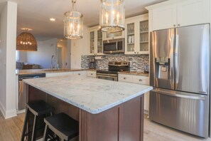 Fridge, microwave, dishwasher, coffee/tea maker - 2 Mins to Beach; Community Pool & Pickleball; Dog Friendly; Walk to Grocery, Shops & Restaurants! (Isle of Palms)