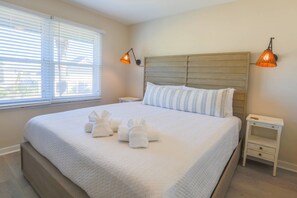 3 bedrooms, Internet - 2 Mins to Beach; Community Pool & Pickleball; Dog Friendly; Walk to Grocery, Shops & Restaurants! (Isle of Palms)