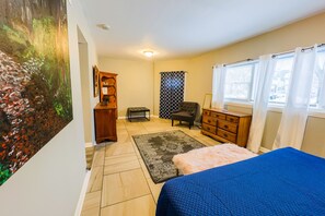 6 bedrooms, laptop workspace, free WiFi