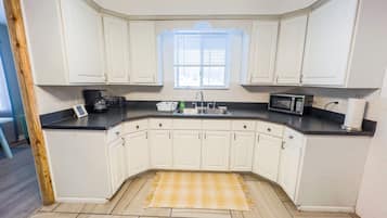 Fridge, oven, stovetop, toaster