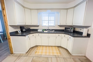 Frigorífico, horno, placa de cocina y tostadora