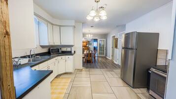 Fridge, oven, stovetop, toaster