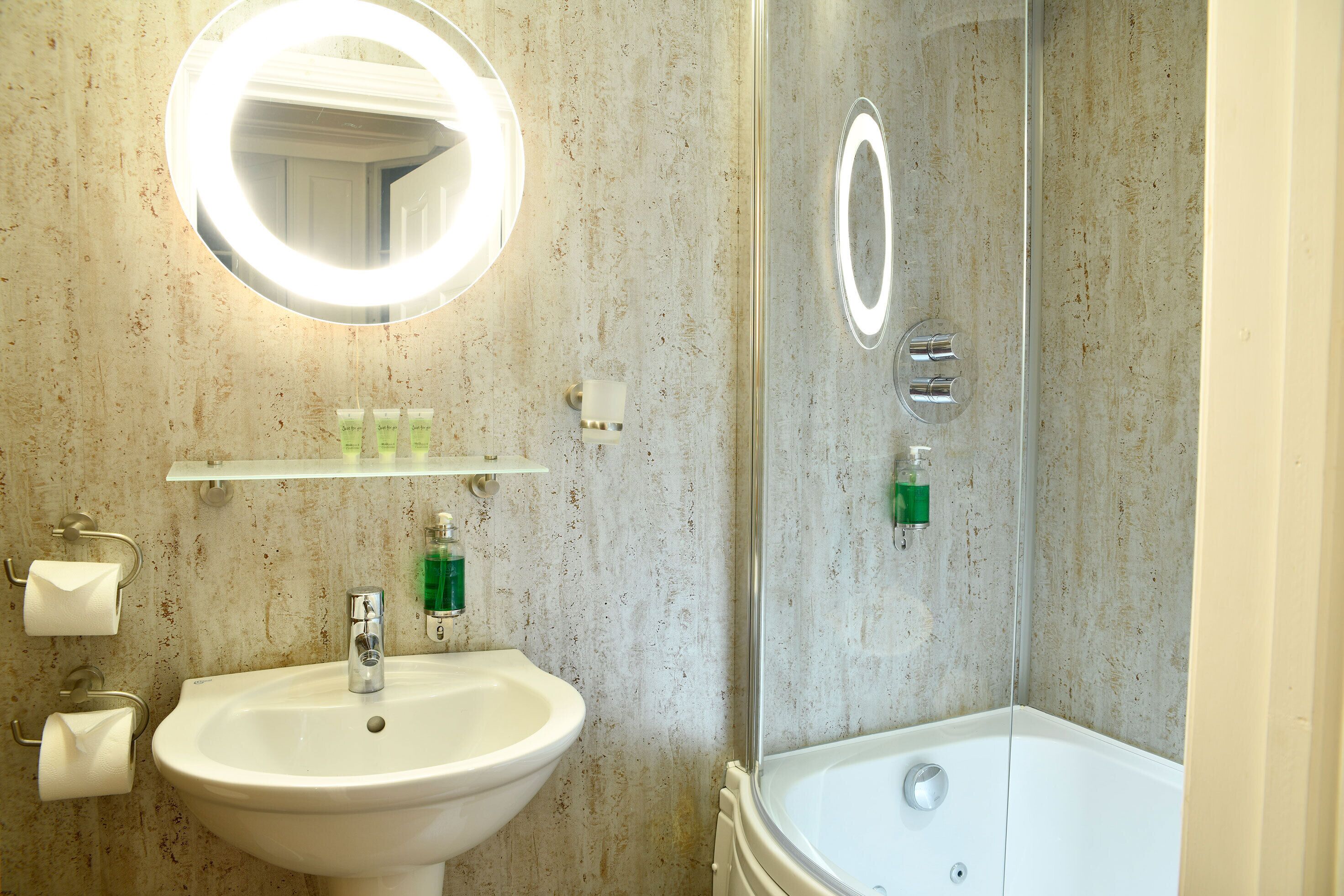 Chambre Quadruple Deluxe | Salle de bain