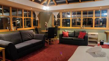 Deluxe Quadruple Room | 1 bedroom, individually decorated, individually furnished, free WiFi