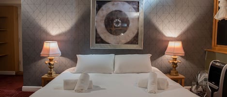 Deluxe Quadruple Room | Individually decorated, individually furnished, free WiFi, bed sheets