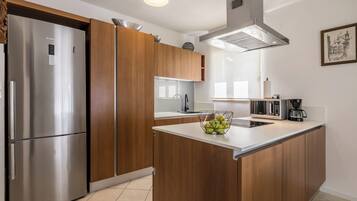 Deluxe Villa | Private kitchen | Full-size fridge, oven, stovetop, dishwasher