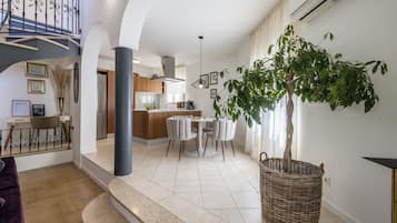 Deluxe Villa | Private kitchen | Full-size fridge, oven, stovetop, dishwasher