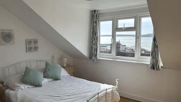 3 bedrooms, iron/ironing board, travel cot, free WiFi